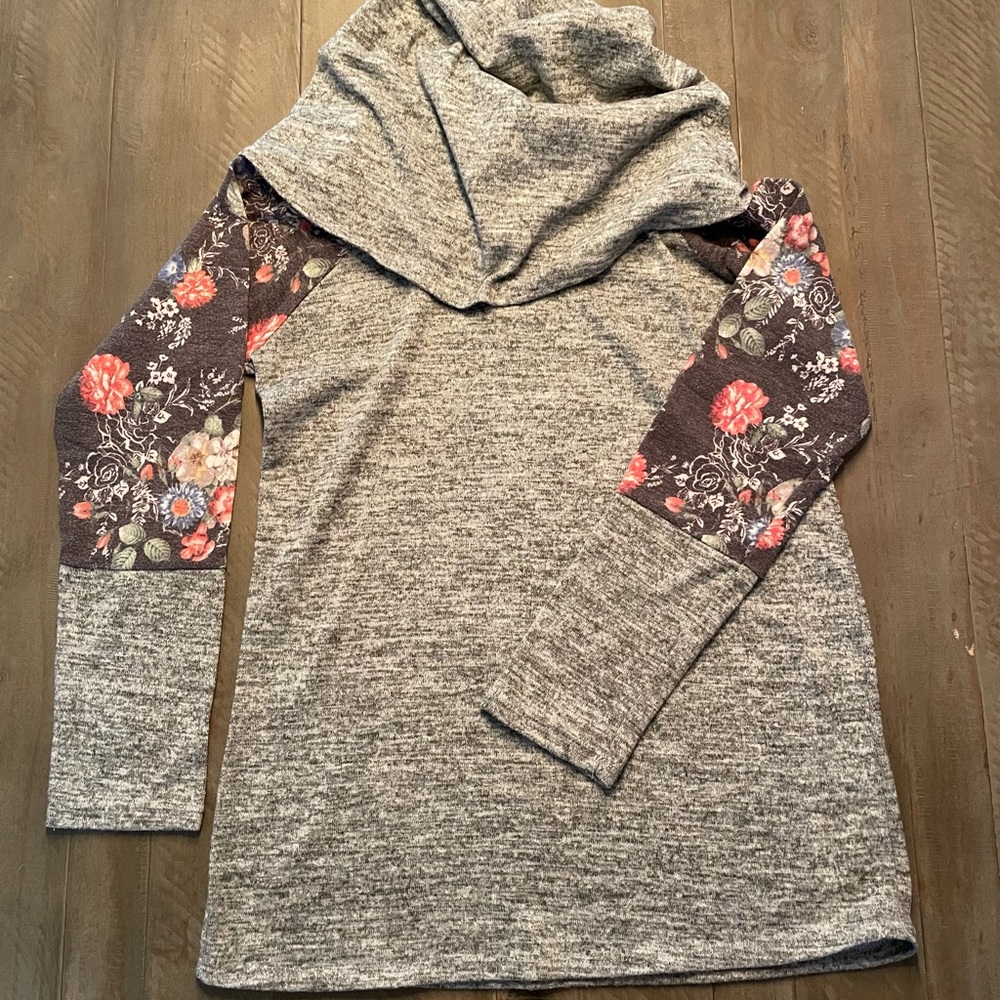 ActingPro sweater, size Medium